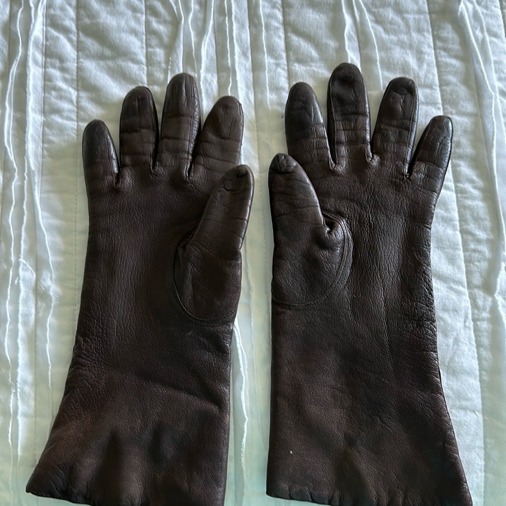 Leather gloves